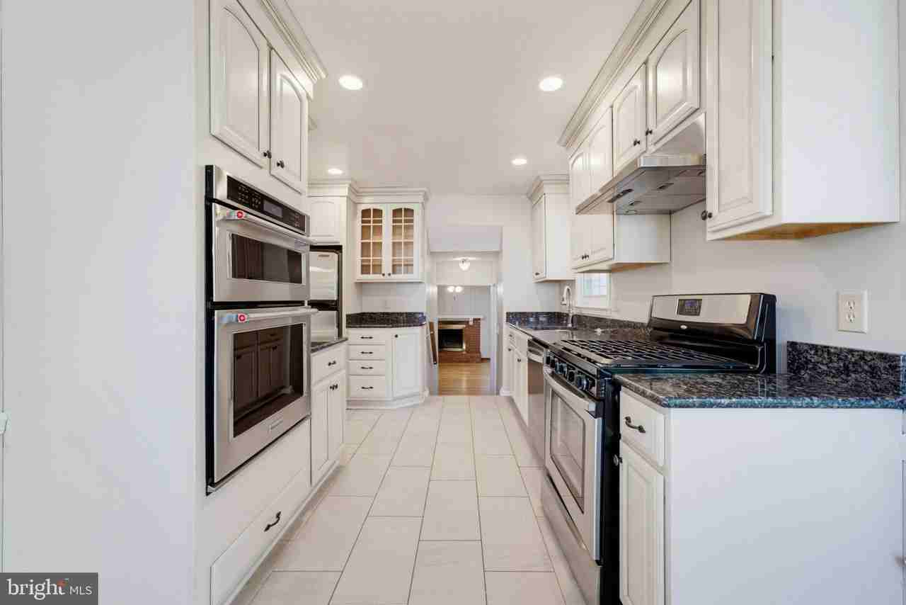 8125 Saxony Dr - Photo 5 of 50