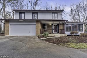 featured image of 10422 Woodbury Woods Ct