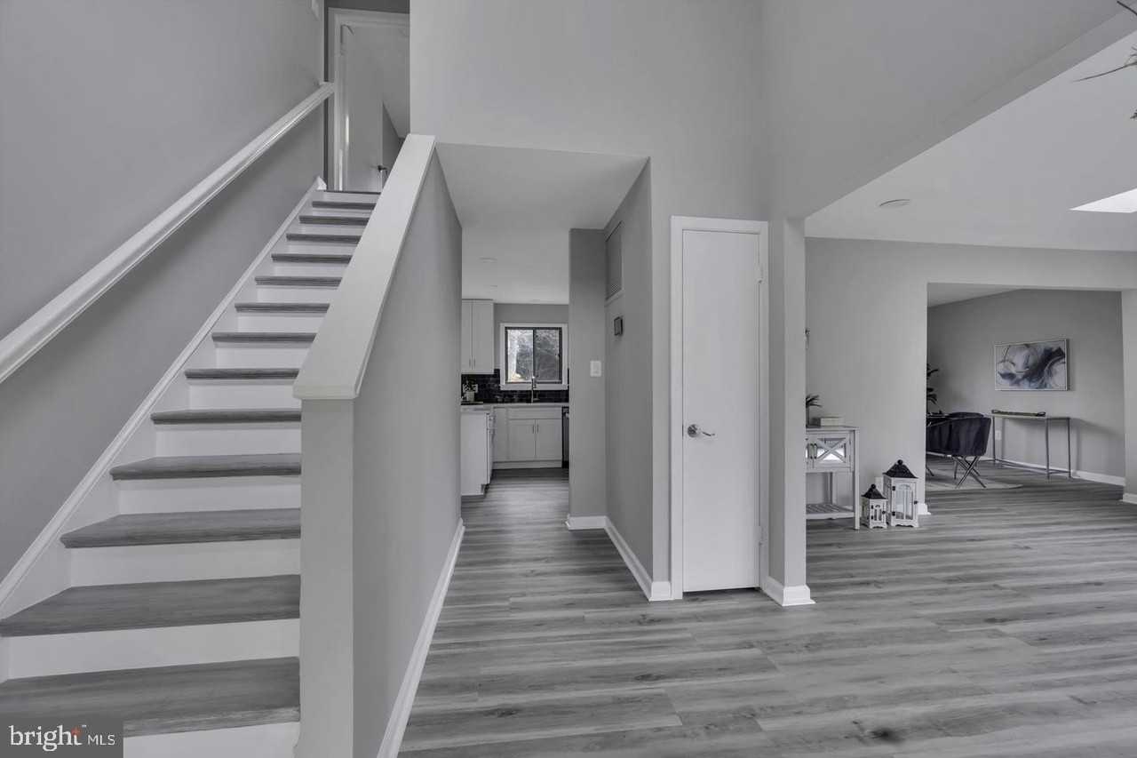 10422 Woodbury Woods Ct - Photo 2 of 36