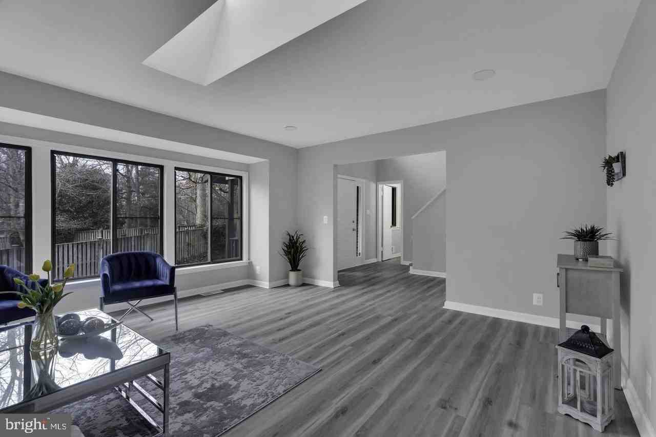 10422 Woodbury Woods Ct - Photo 5 of 36