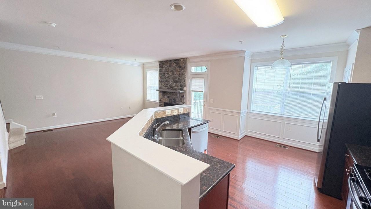 13563 Davinci Ln #94 - Photo 4 of 32
