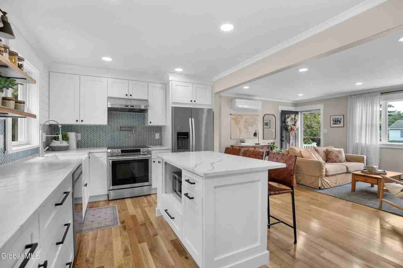 3 Colonial Ct - Photo 4 of 32