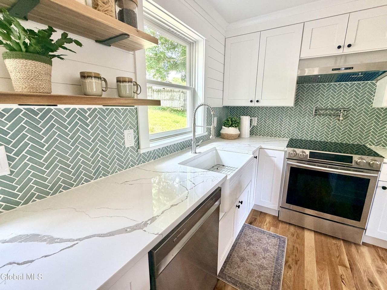 3 Colonial Ct - Photo 5 of 32