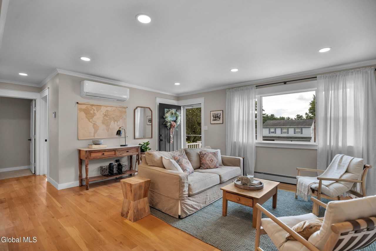 3 Colonial Ct - Photo 6 of 32