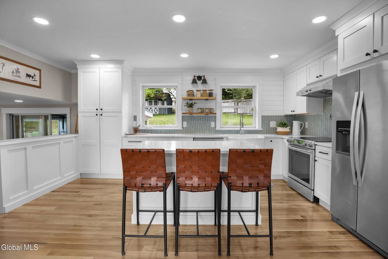 3 Colonial Ct - Photo 7 of 32