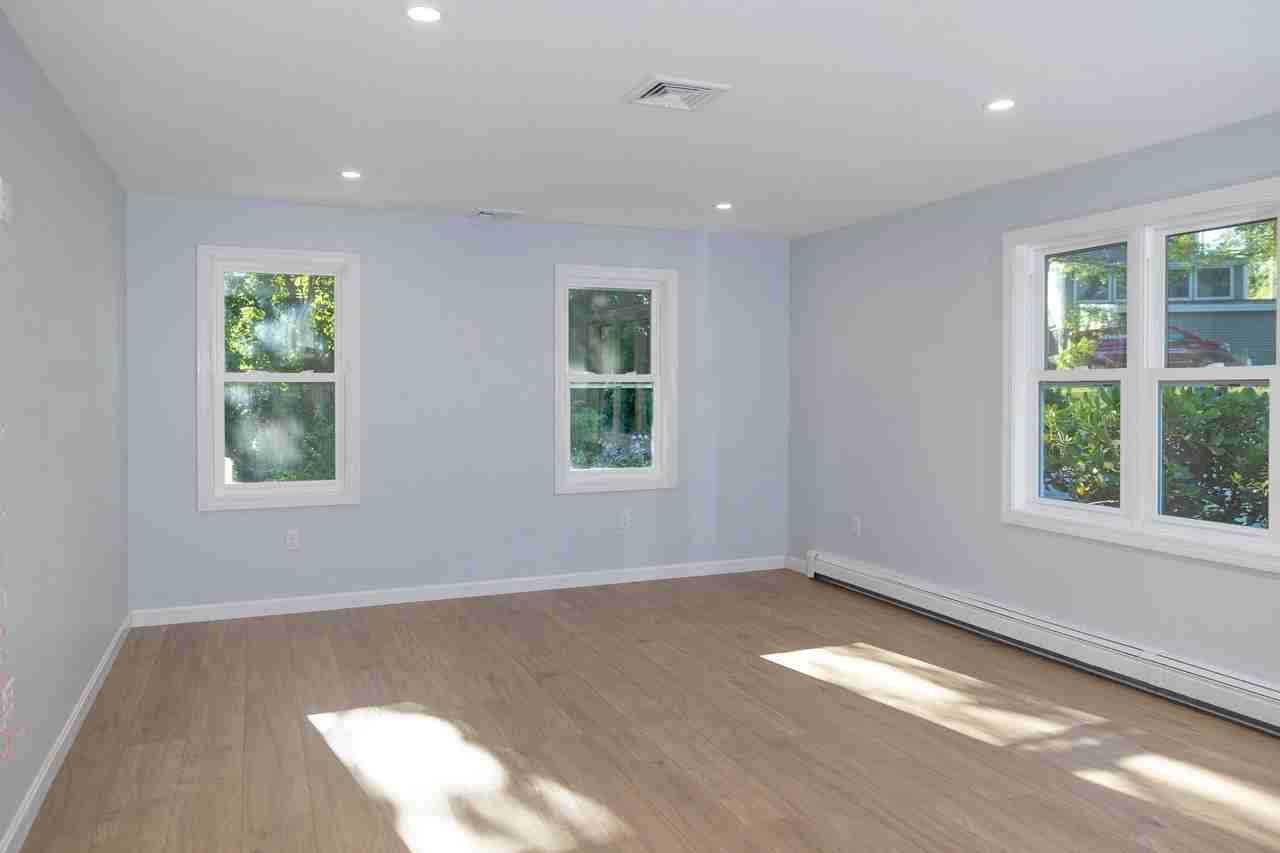 122 Leedham St - Photo 3 of 30