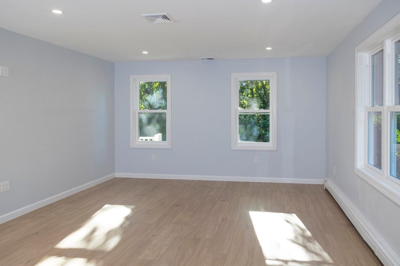 122 Leedham St - Photo 4 of 30
