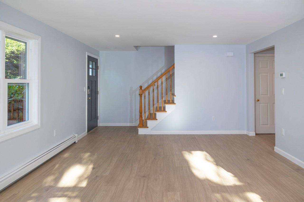 122 Leedham St - Photo 5 of 30