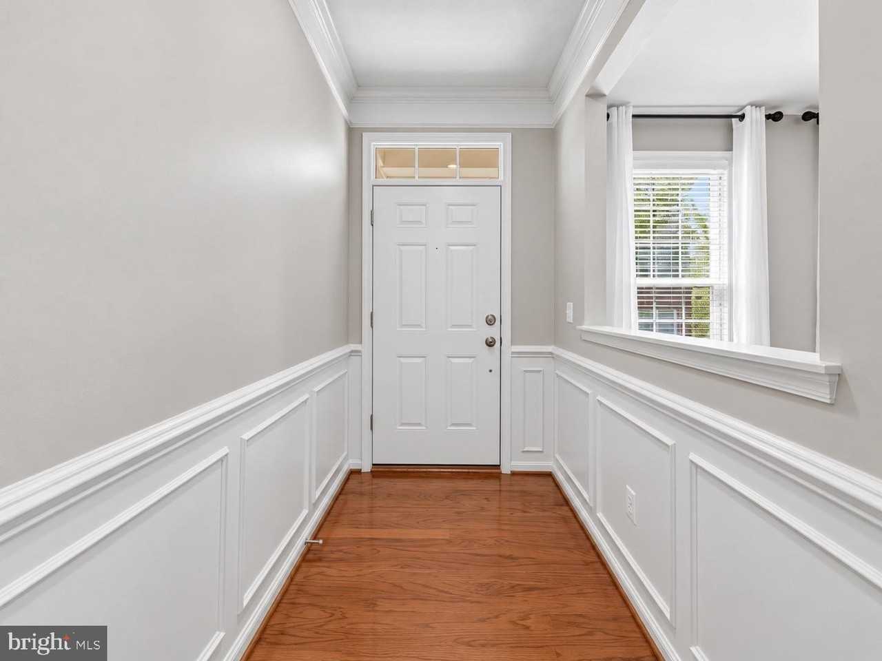 22631 Hawkbill Sq - Photo 2 of 31