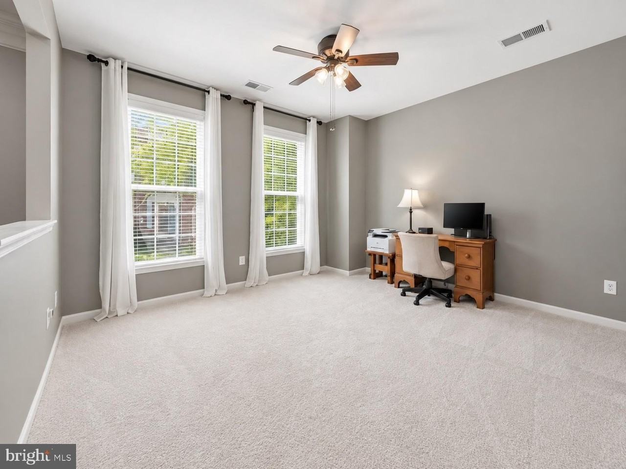 22631 Hawkbill Sq - Photo 5 of 31