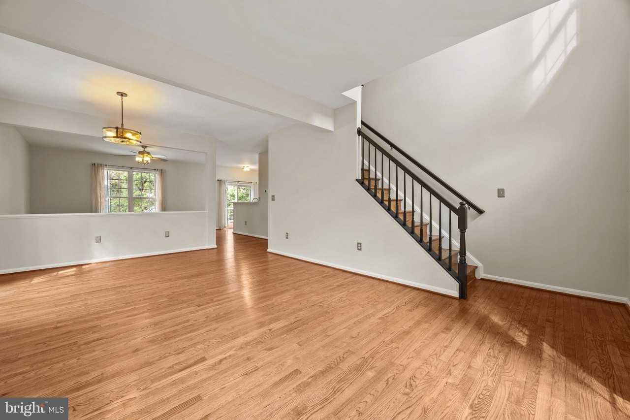 8812 Fenimore Pl - Photo 5 of 50
