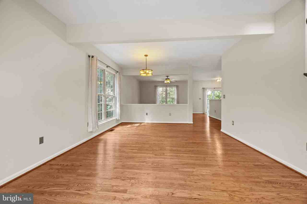 8812 Fenimore Pl - Photo 7 of 50