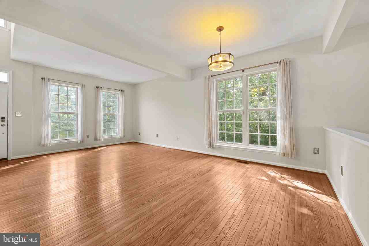 8812 Fenimore Pl - Photo 6 of 50