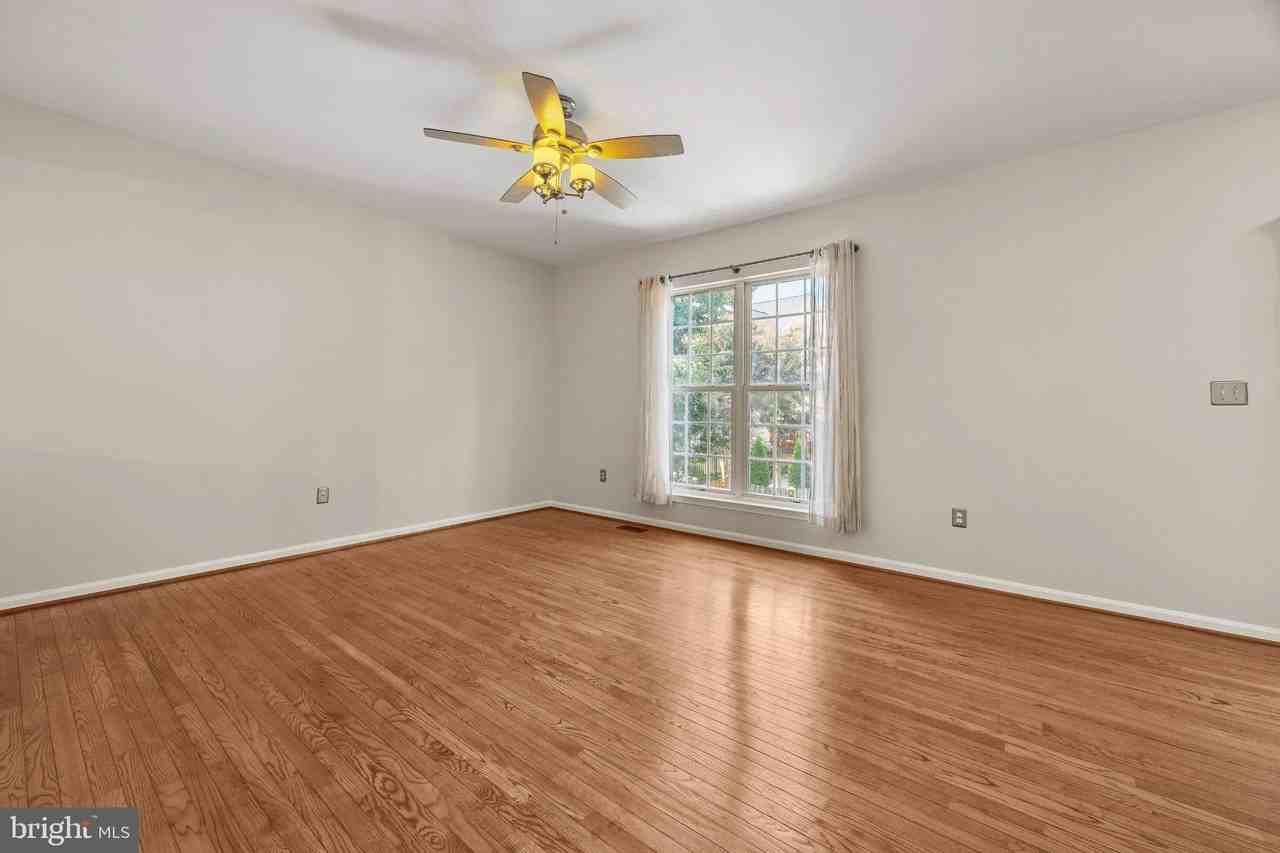 8812 Fenimore Pl - Photo 7 of 50