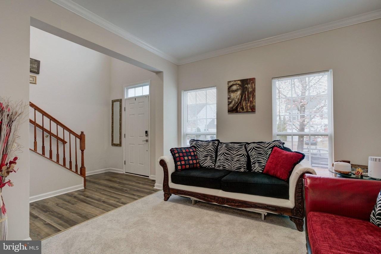 5218 Windbreak Dr - Photo 4 of 22