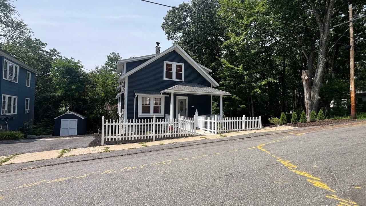 218 Marshall St - Photo 3 of 6