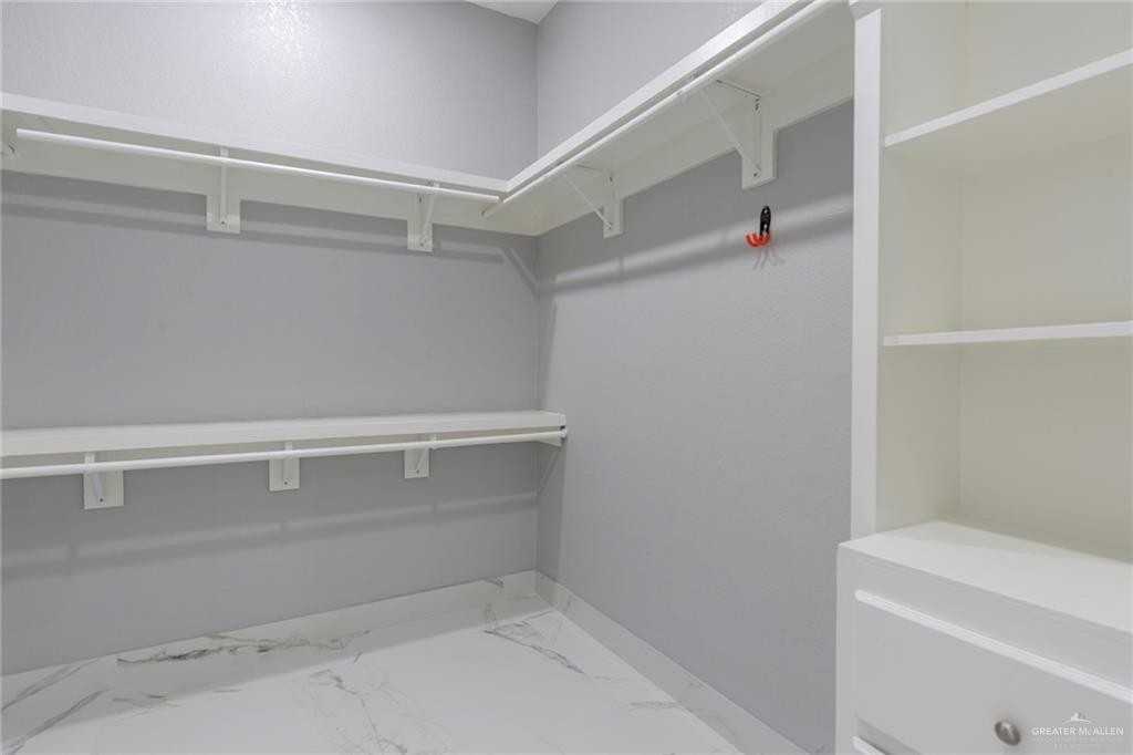 2110 Pecos St - Photo 6 of 22