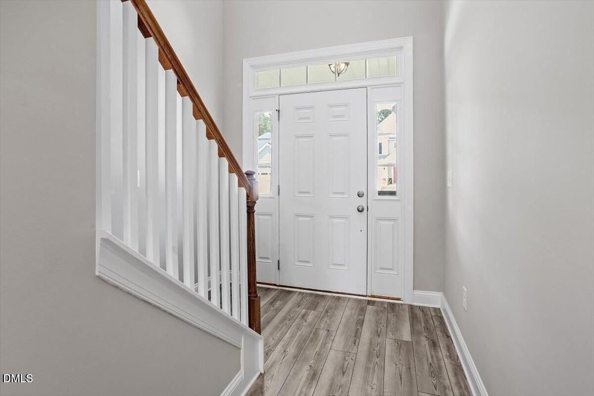 101 Hanover Ct - Photo 5 of 31