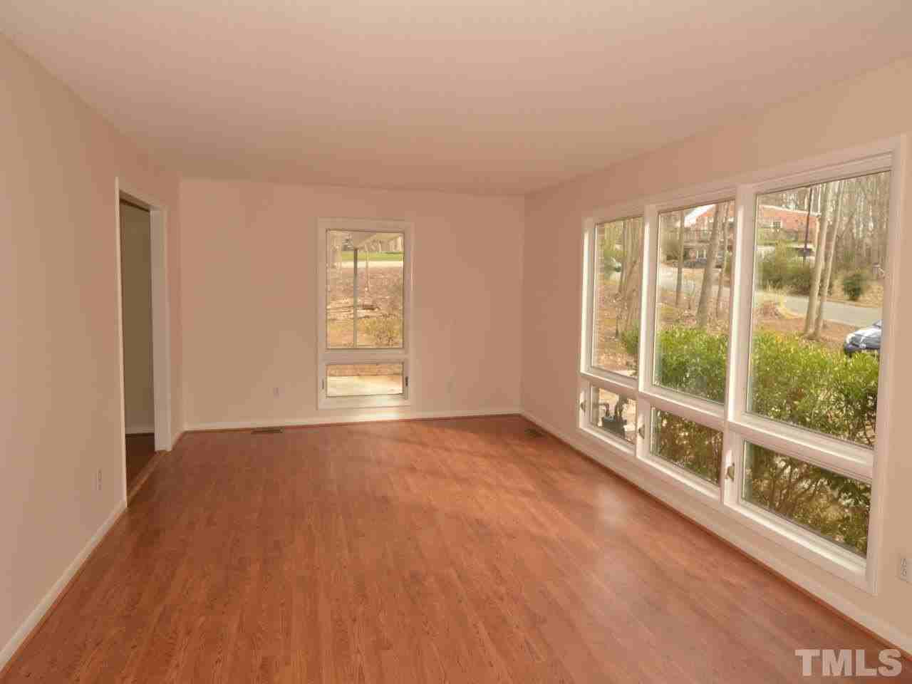 211 Lake Dr - Photo 2 of 25
