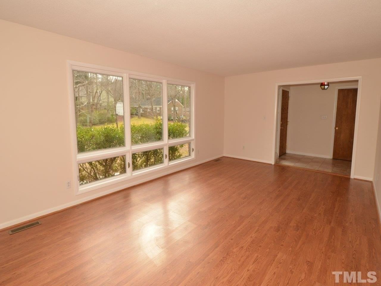 211 Lake Dr - Photo 4 of 25