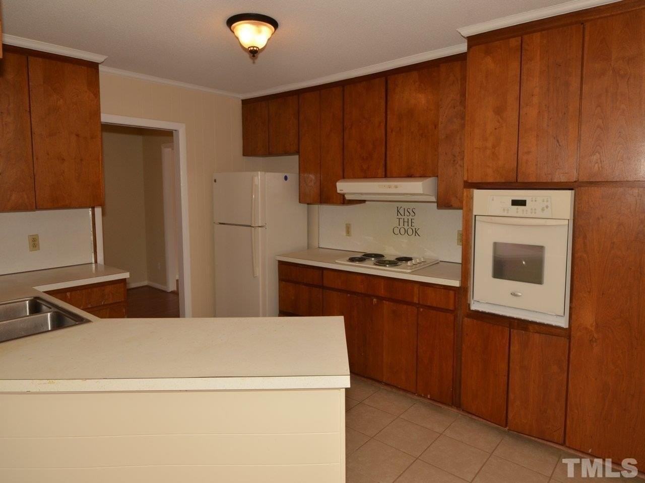 211 Lake Dr - Photo 6 of 25