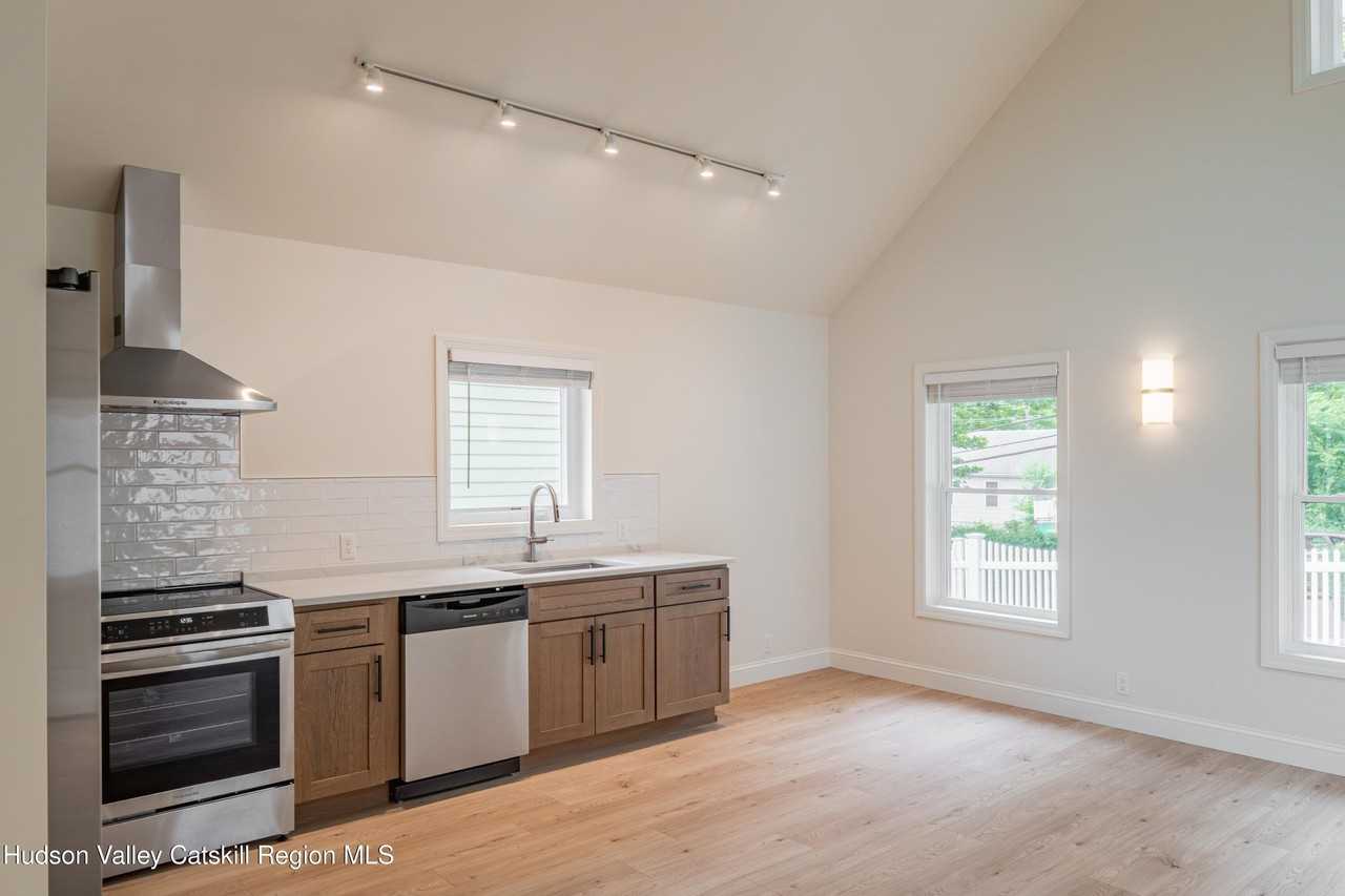 136 Newkirk Ave - Photo 4 of 13