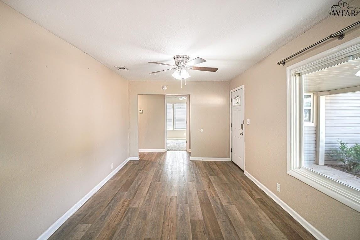 3311 Grant St - Photo 3 of 18
