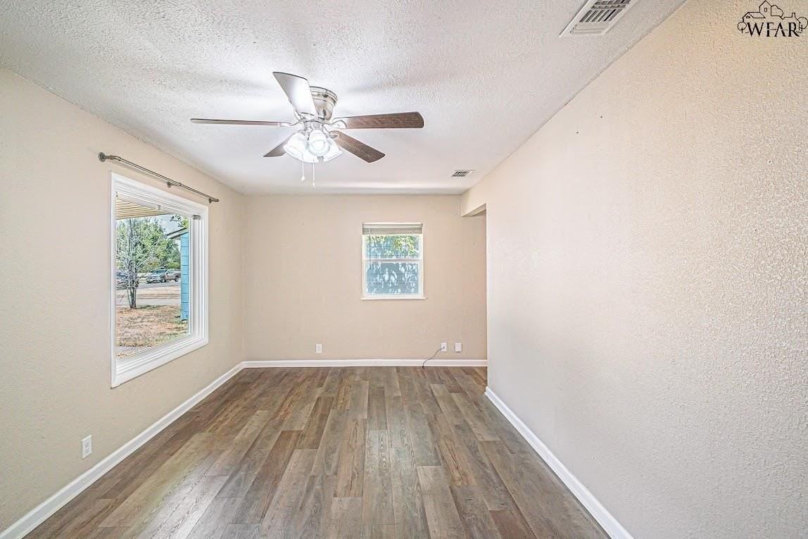 3311 Grant St - Photo 4 of 18