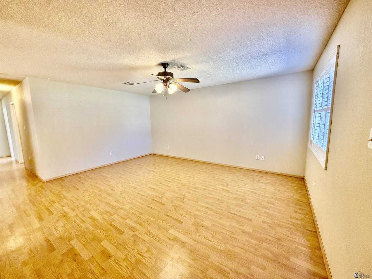 2783 W 29th Ln - Photo 3 of 36