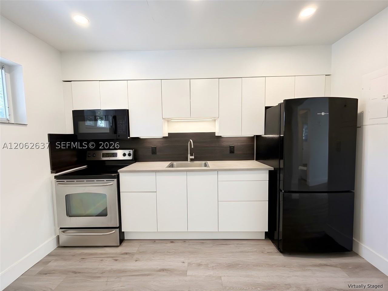 132 Sw 20th Ave #132 - Photo 2 of 12
