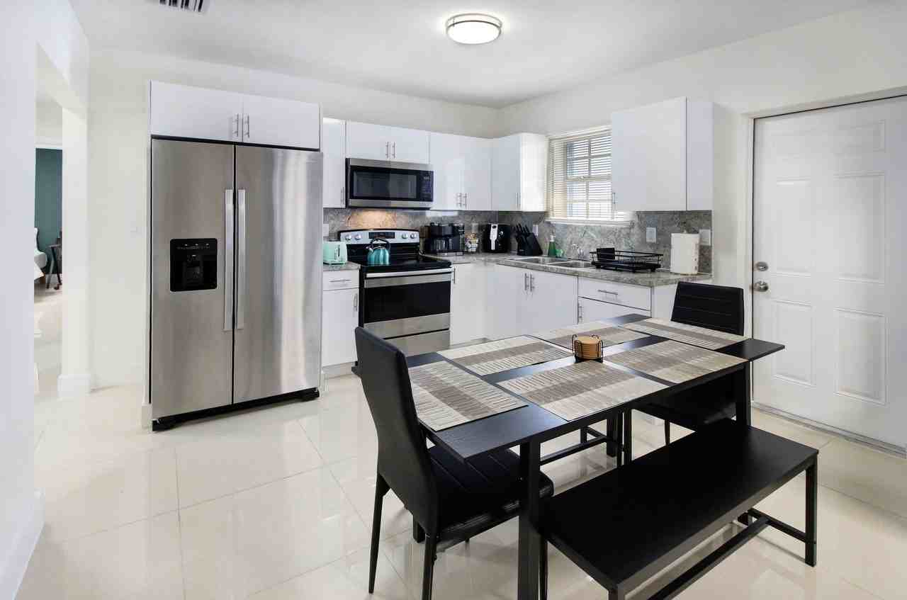 Nw 32nd St - Photo 6 of 10