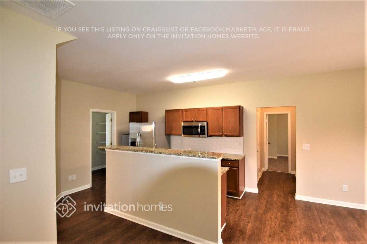 1482 Ewing Farm Dr - Photo 3 of 9