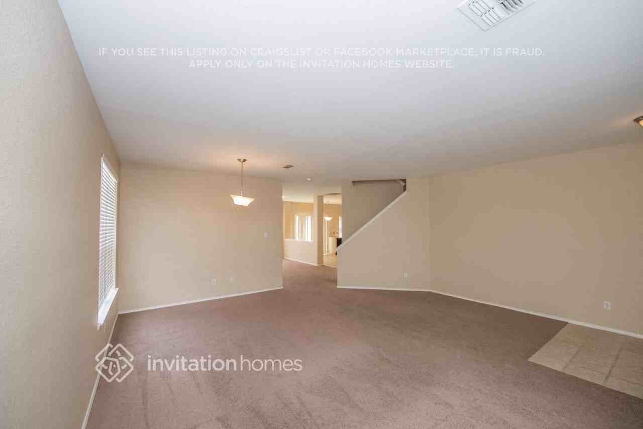 7704 Cresswell Dr - Photo 3 of 21