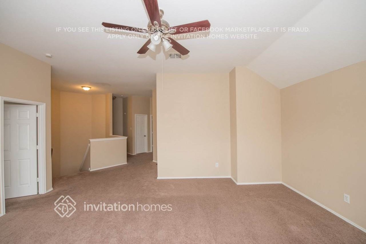 7704 Cresswell Dr - Photo 3 of 10