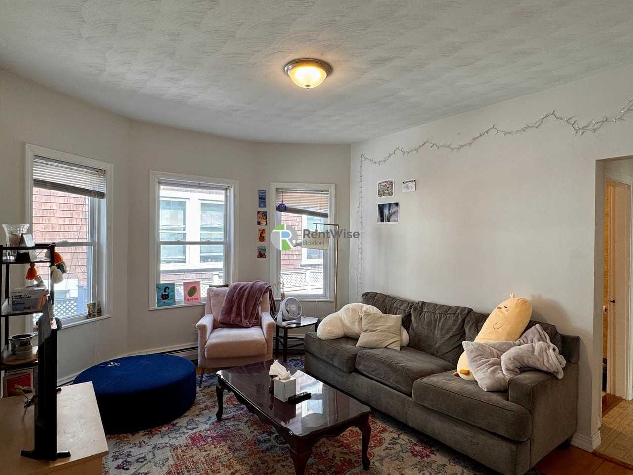 144 W Adams St
