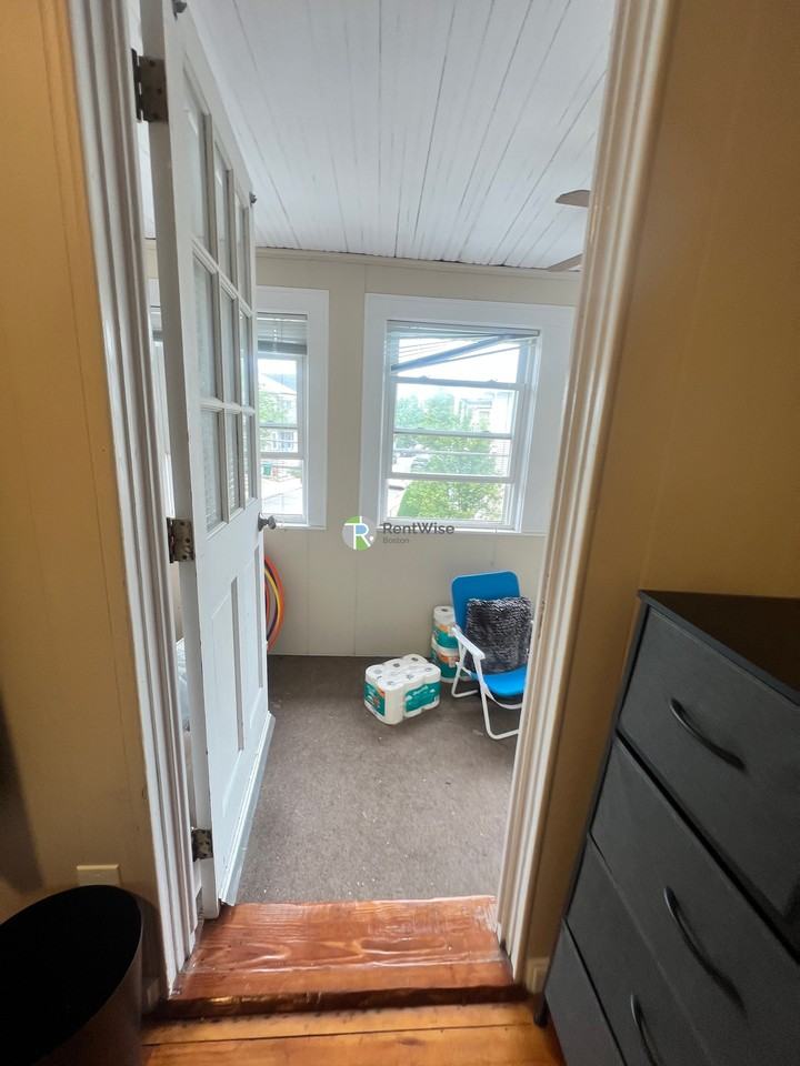 60 Buzzells Ln - Photo 7 of 29