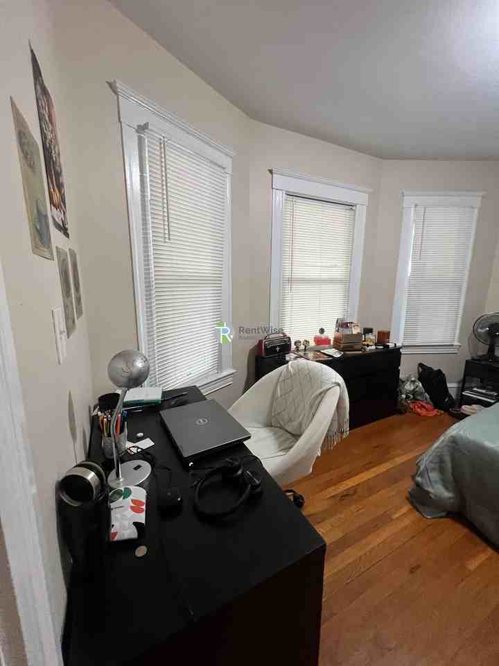 64 Frederick Ave - Photo 4 of 23