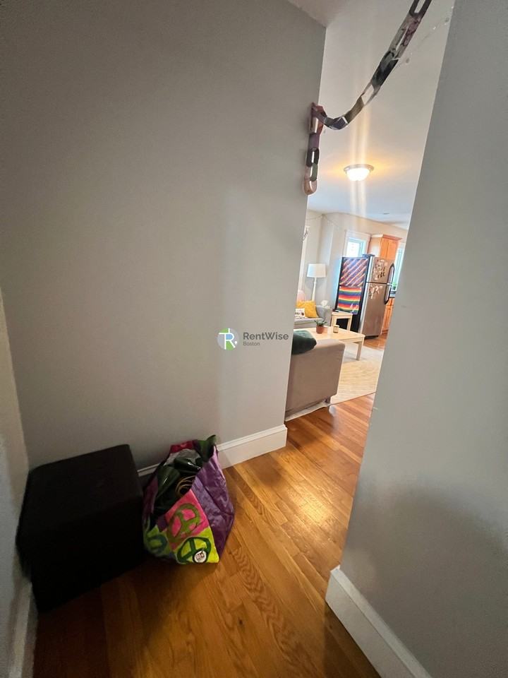64 Frederick Ave - Photo 6 of 23