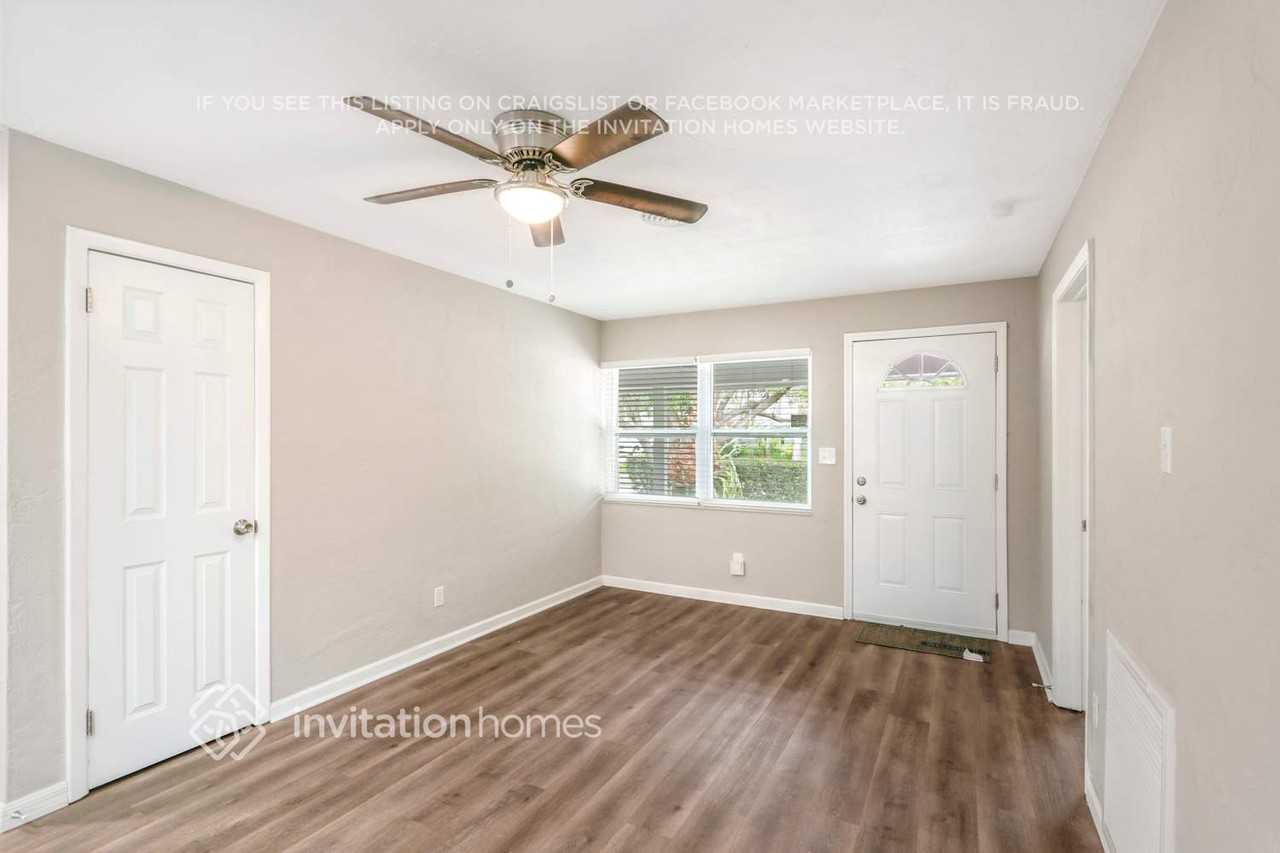 777 La Plaza Ave S - Photo 5 of 31