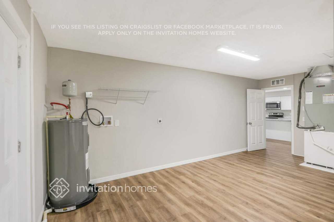 777 La Plaza Ave S - Photo 7 of 31