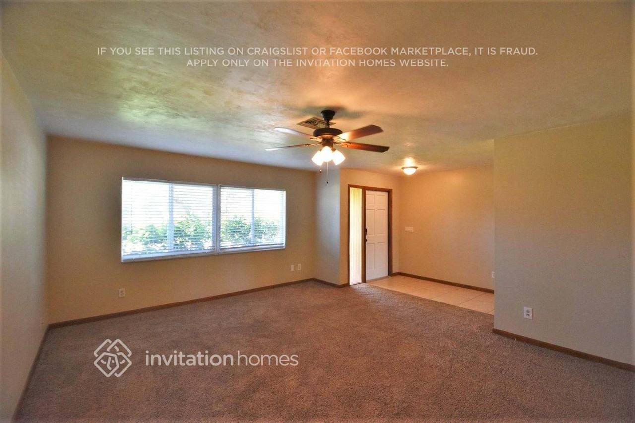 459 Se 17th Ave - Photo 2 of 18