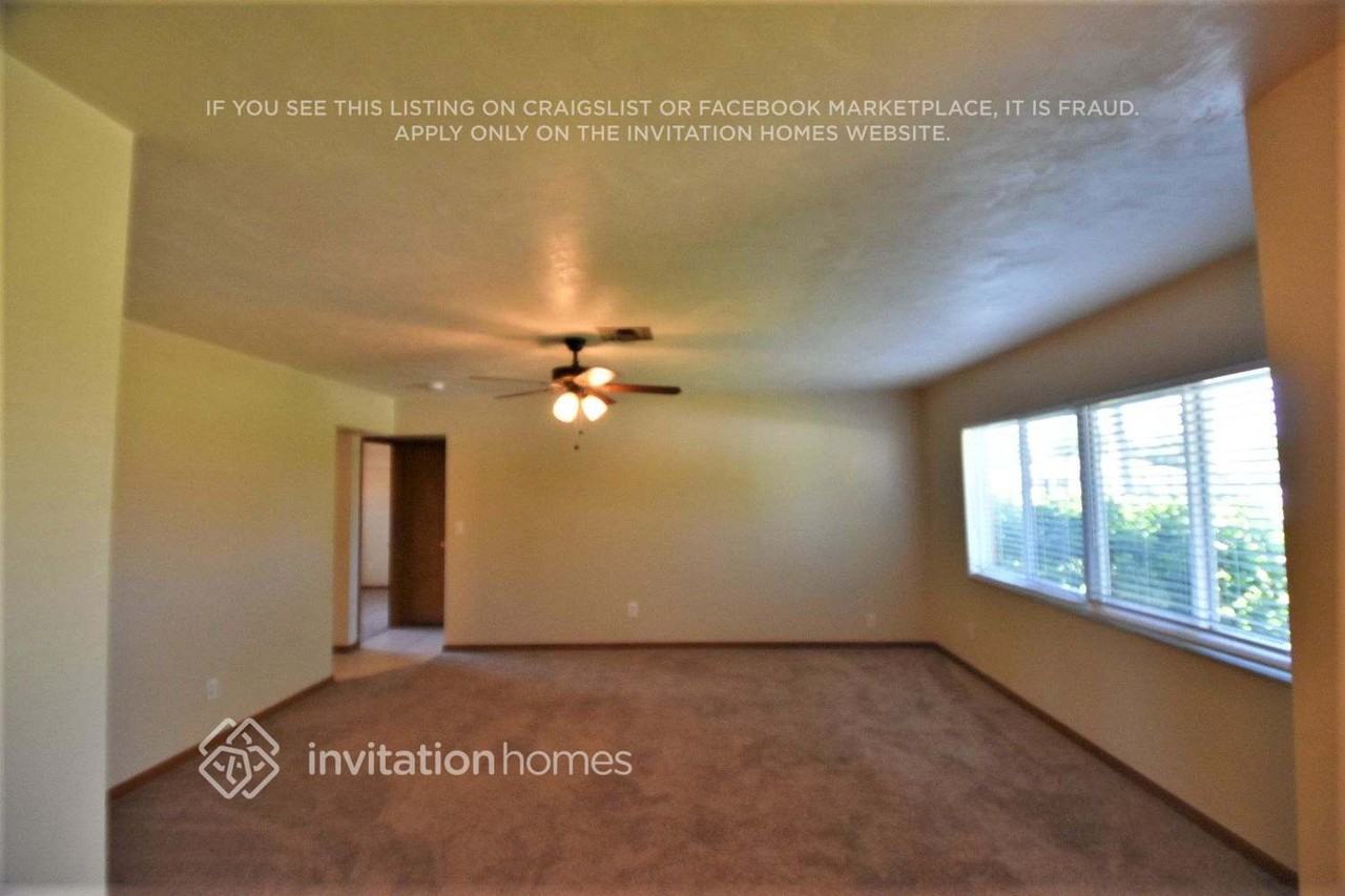 459 Se 17th Ave - Photo 3 of 18