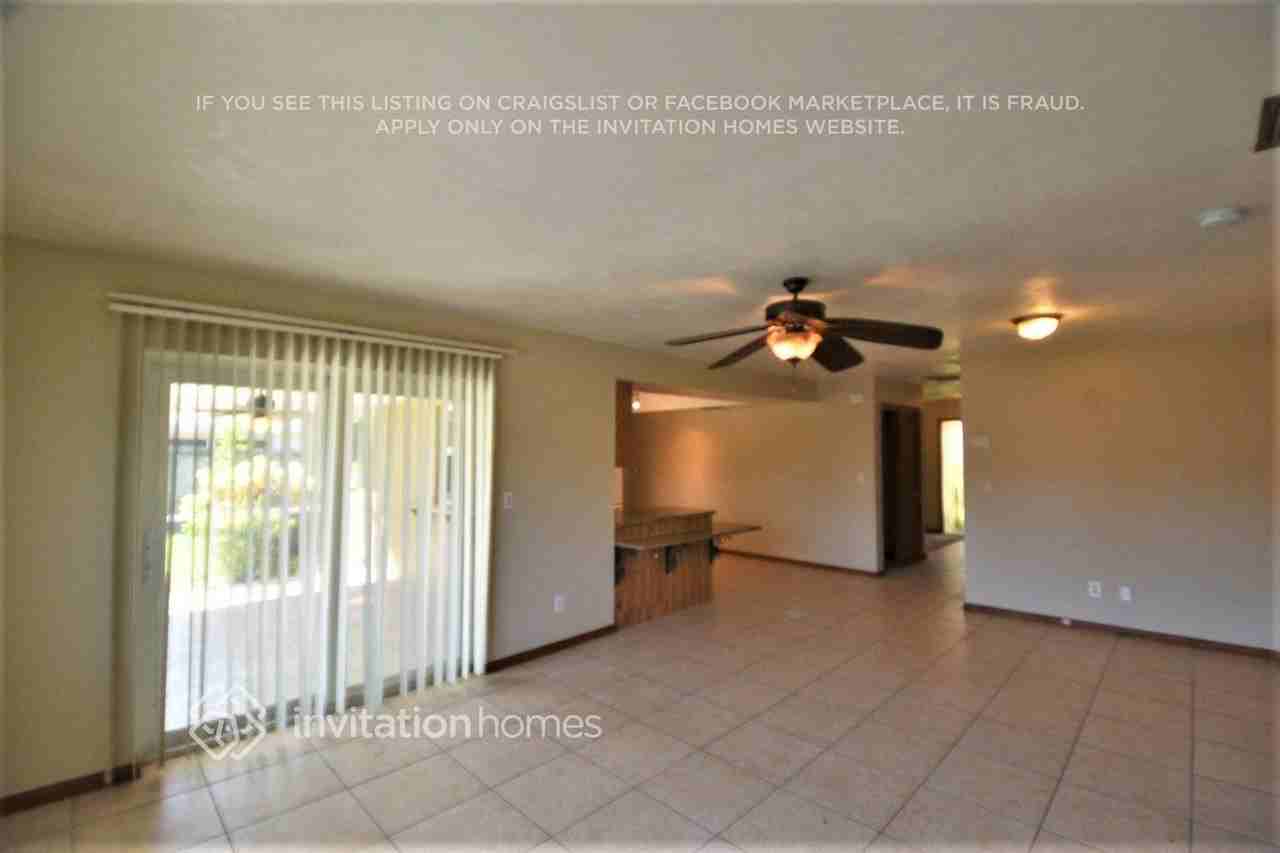 459 Se 17th Ave - Photo 4 of 18