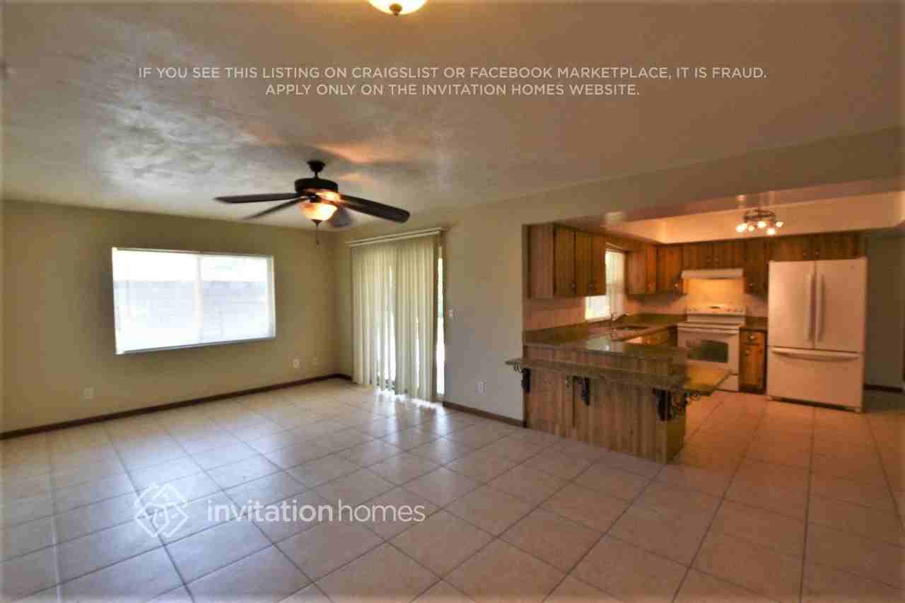 459 Se 17th Ave - Photo 5 of 18