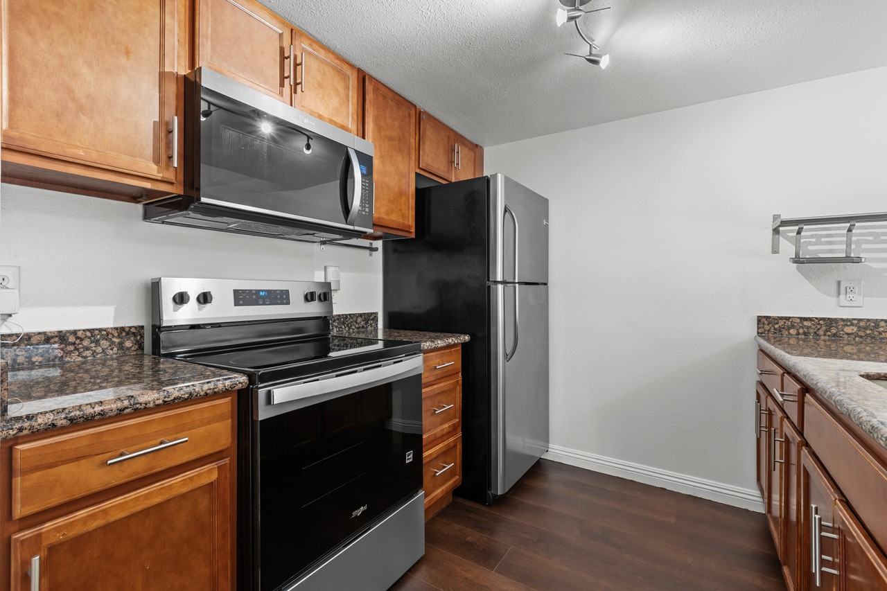 2400 Northrop Ave #1 - Photo 5 of 28