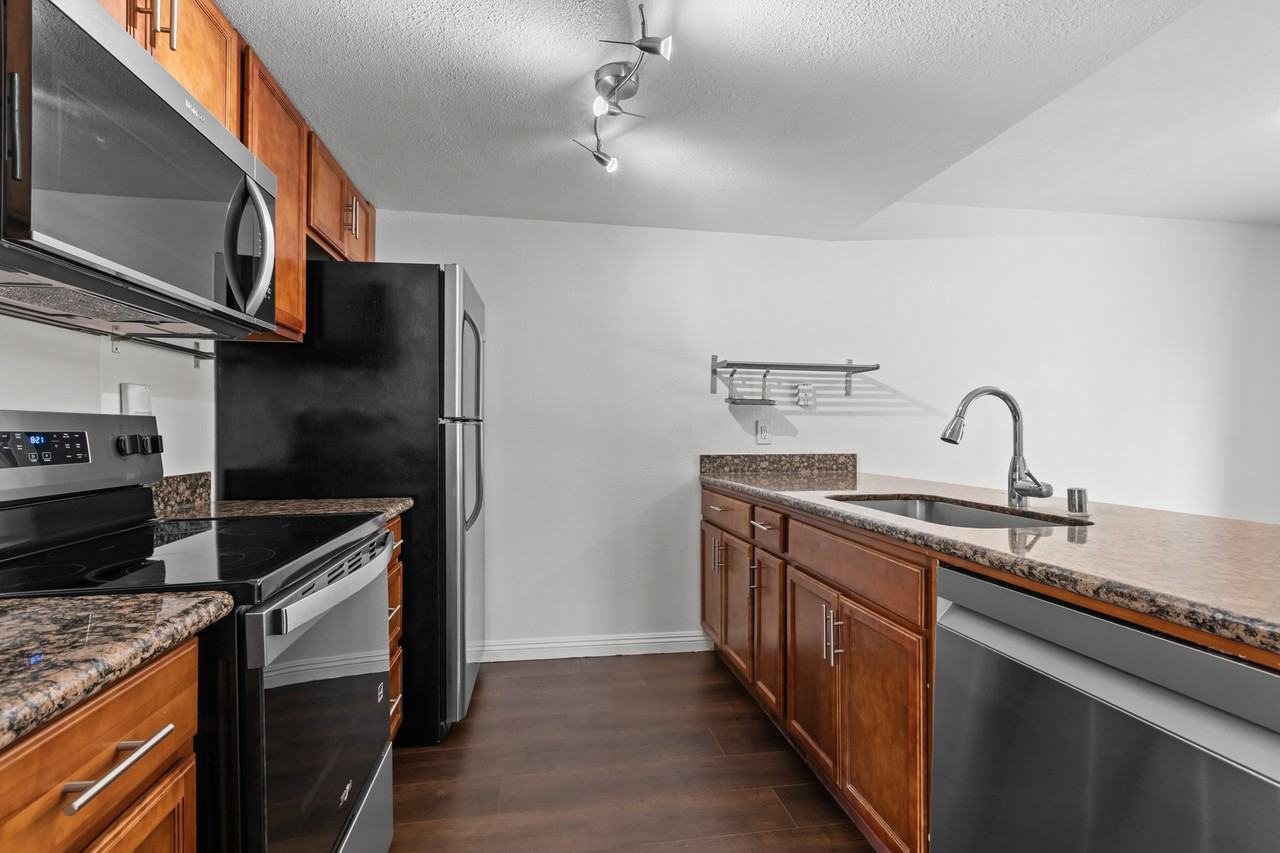 2400 Northrop Ave #1 - Photo 6 of 28