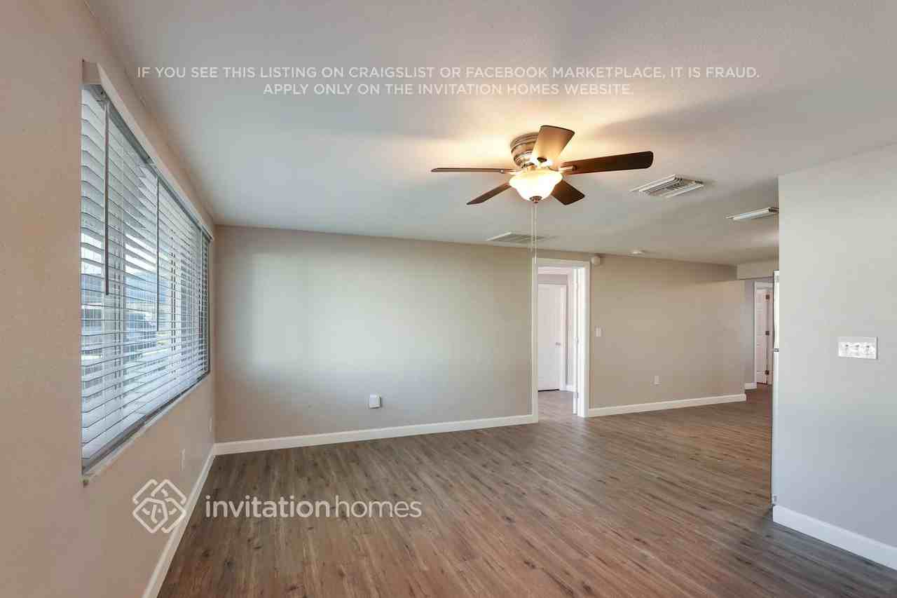 15723 Sea Pines Dr - Photo 4 of 29