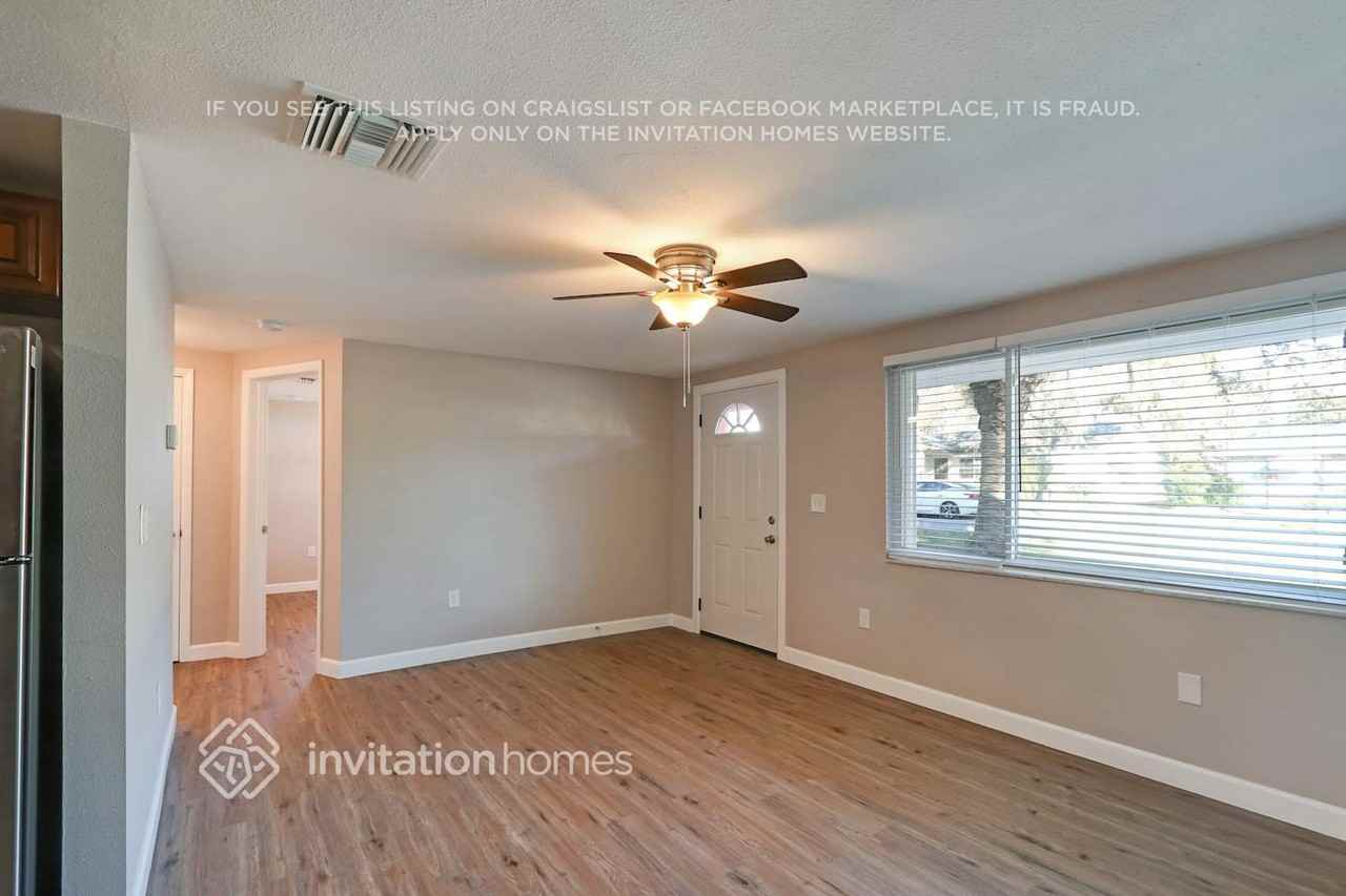15723 Sea Pines Dr - Photo 7 of 29