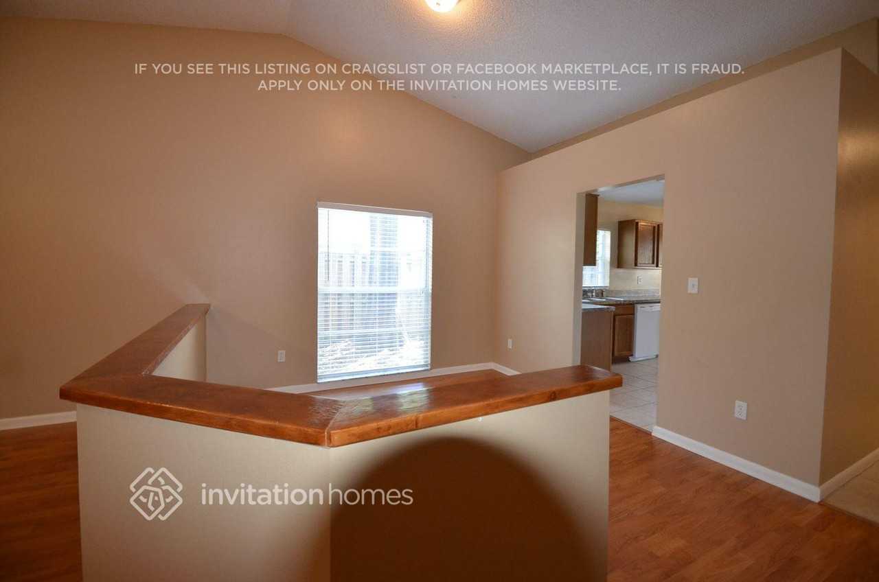 8803 Hampden Dr - Photo 4 of 16