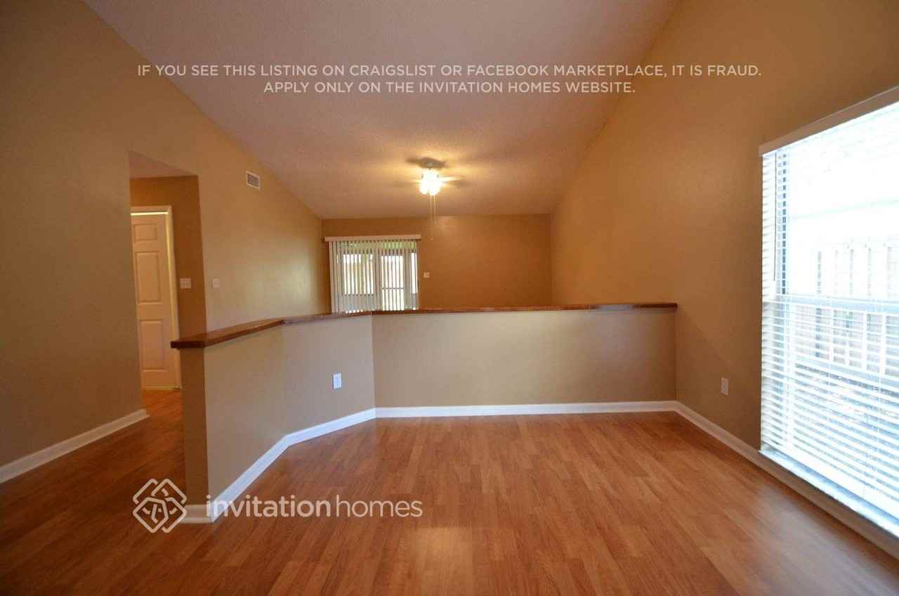 8803 Hampden Dr - Photo 5 of 16